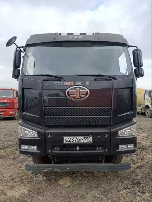 FAW J6 6x4 Бортовой с КМУ 352127 (Дизельный, 11.1 л, 420 л.с. МТ)