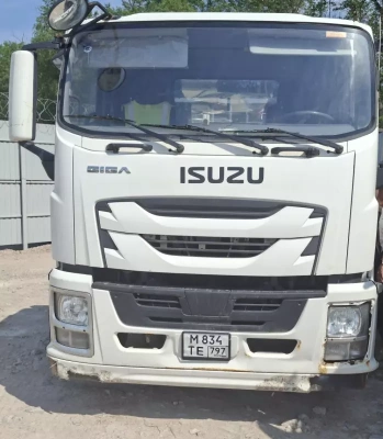 Isuzu Giga 4x2 Бортовой с КМУ GIGA (Дизельный, 5.2 л, 204 л.с. МТ)